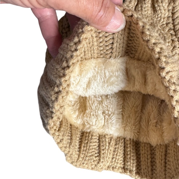 UGG Tan Knit Beanie Toboggan with Pom Pom fleece lined NWT - Picture 3 of 3